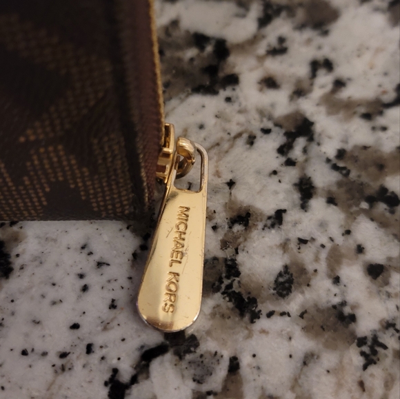 Michael Kors Large Logo Continental Wallet - Picture 5 of 8